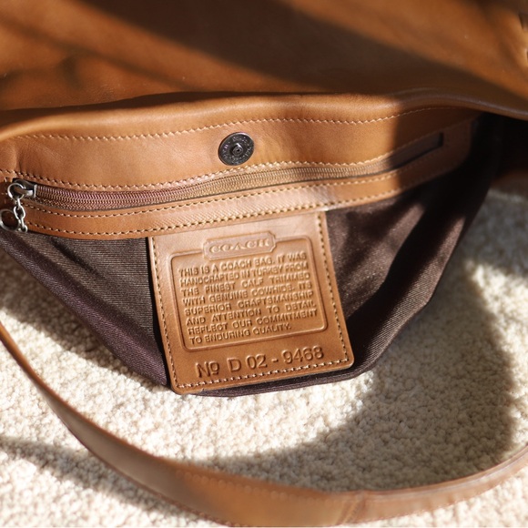 [SOLD] Vintage Coach West End Mini Hobo 9468 - Picture 5 of 5